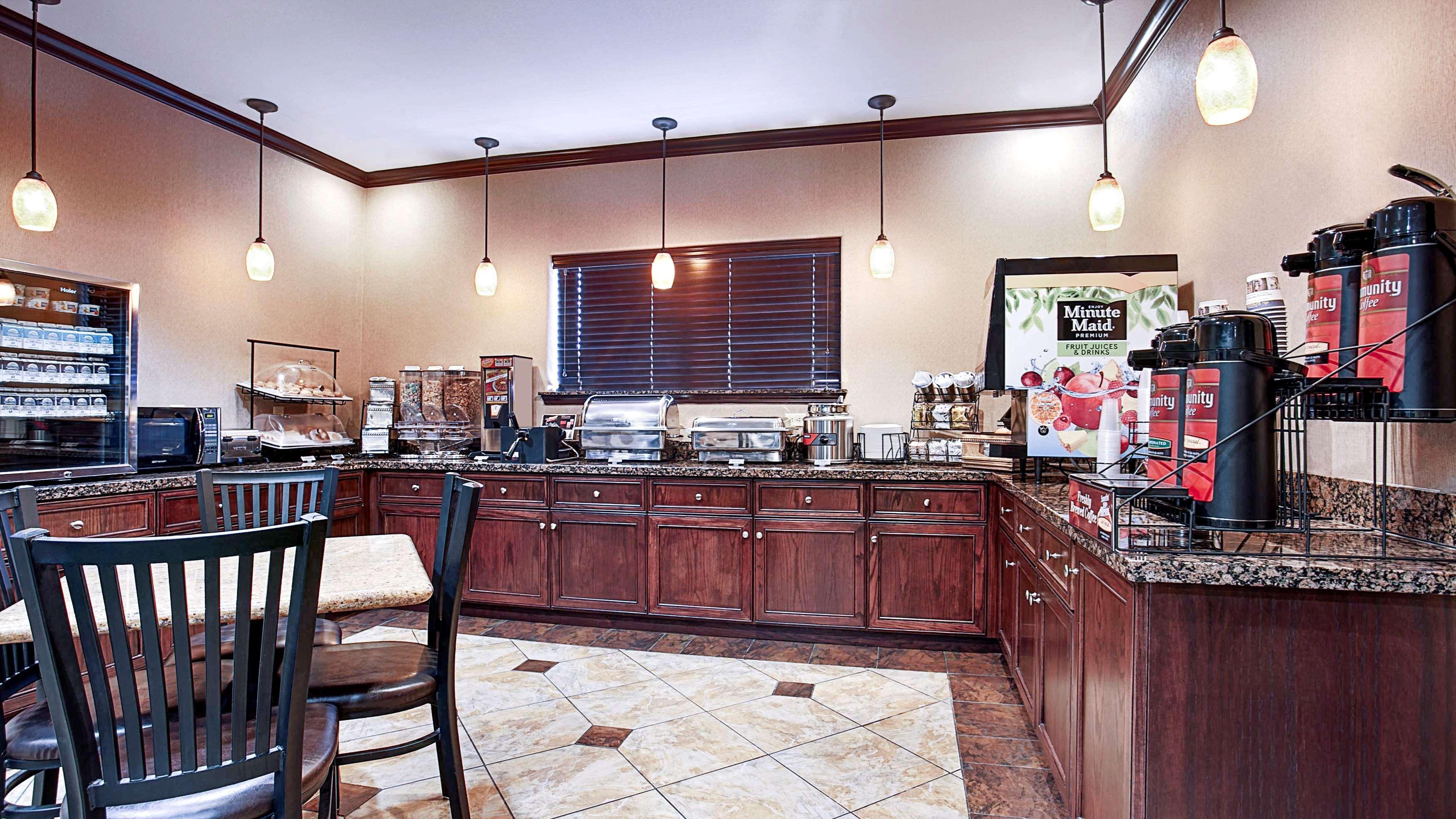 Best Western Plus Royal Mountain Inn & Suites Athens Exterior foto