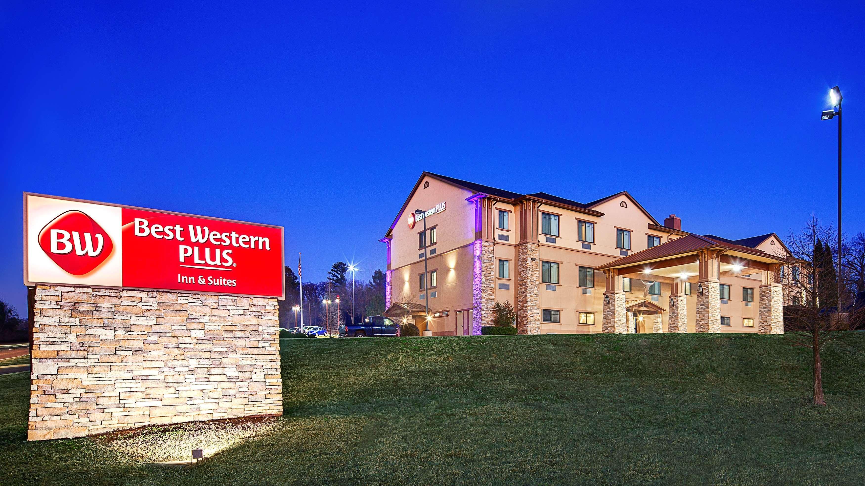 Best Western Plus Royal Mountain Inn & Suites Athens Exterior foto